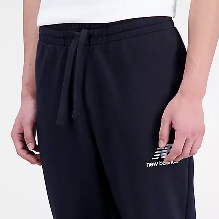 Брюки New Balance Essentials Stacked Logo French Terry Sweatpant MP31539-BK в Екатеринбурге  в Екатеринбурге 