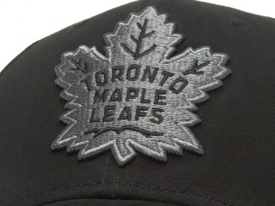 Бейсболка ATRIBUTIKA &amp; CLUB Toronto Maple Leafs, черн. 31598