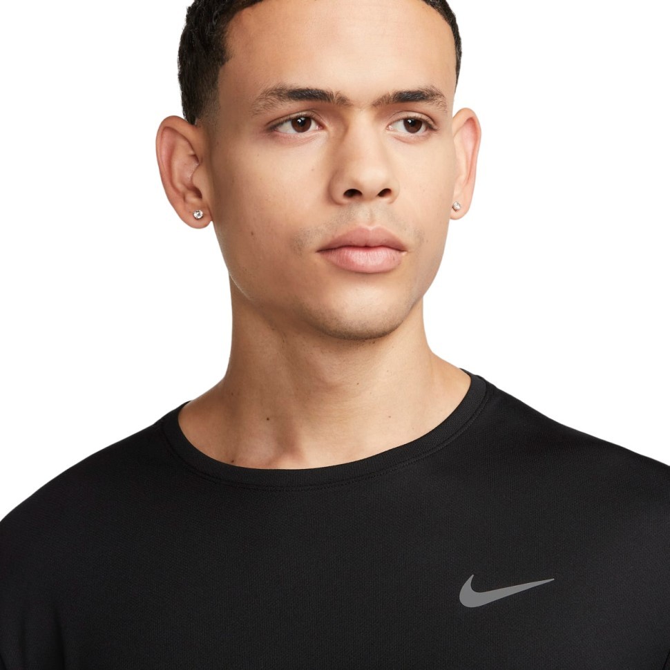 Футболка Nike M NK DF UV MILER SS DV9315-010 в Екатеринбурге  в Екатеринбурге 