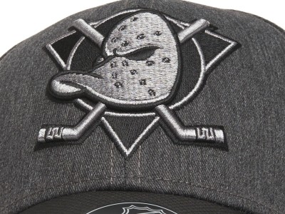 Бейсболка ATRIBUTIKA &amp; CLUB Anaheim Ducks, серо-черн. 31545
