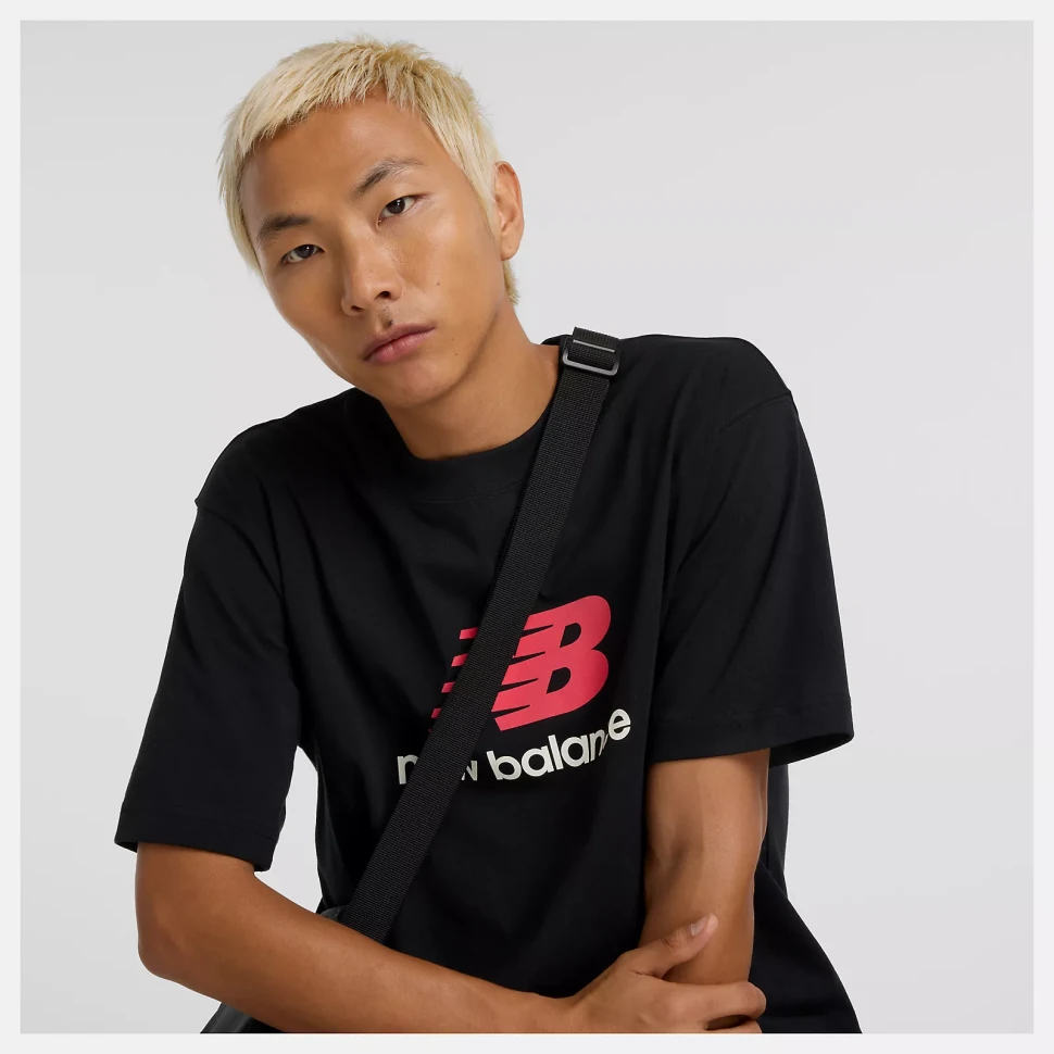 Футболка New Balance Athletics Logo MT51500BK в Екатеринбурге в Екатеринбурге