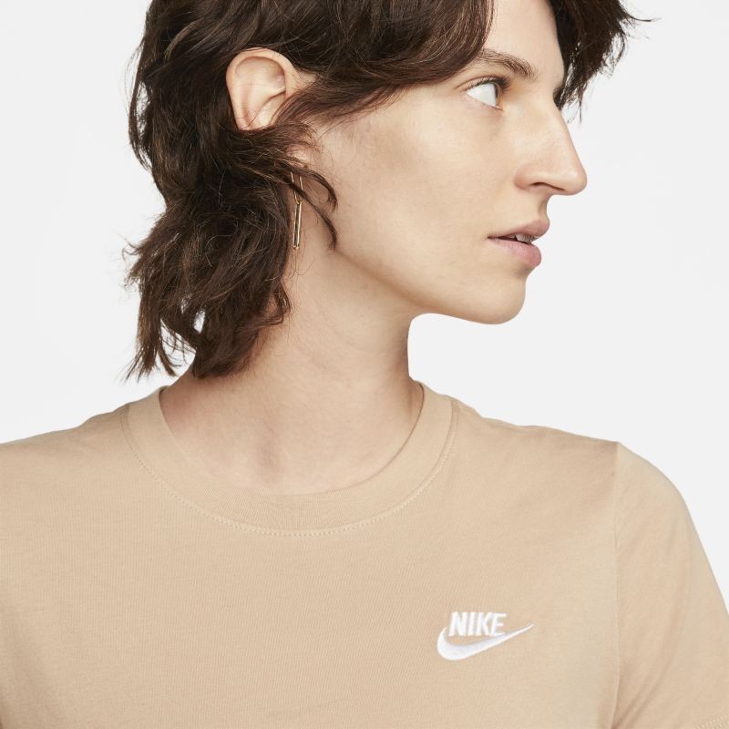 Футболка Nike W NSW CLUB TEE DN2393-200 в Екатеринбурге  в Екатеринбурге 