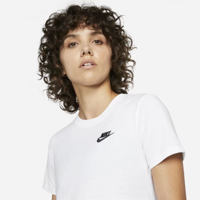 Футболка Nike W NSW CLUB TEE DN2393-100 в Екатеринбурге  в Екатеринбурге 