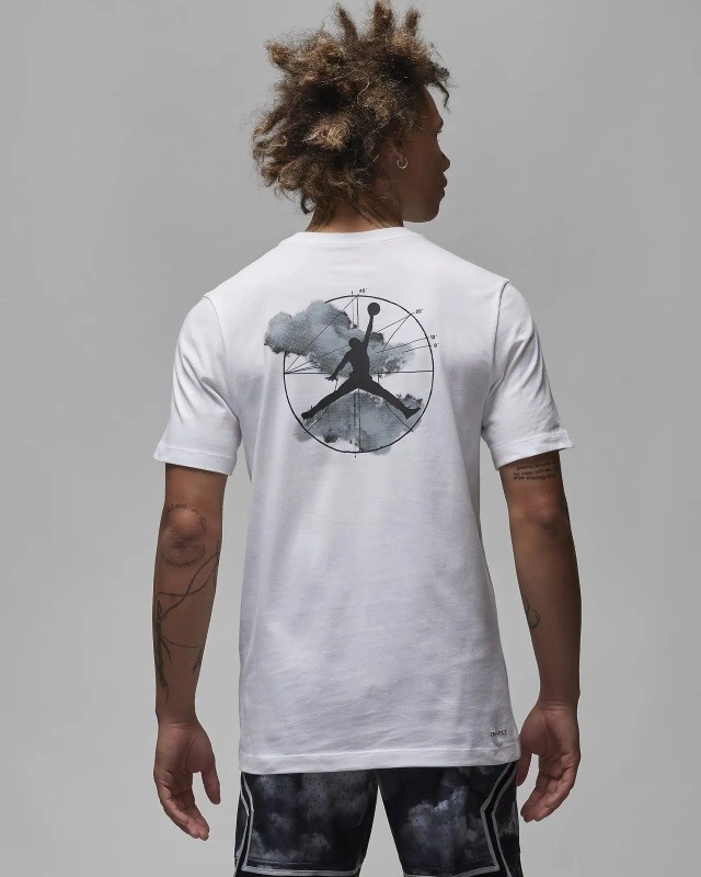Футболка Nike J Sprt Gfx Ss Crew FD7001-100 в Екатеринбурге  в Екатеринбурге 