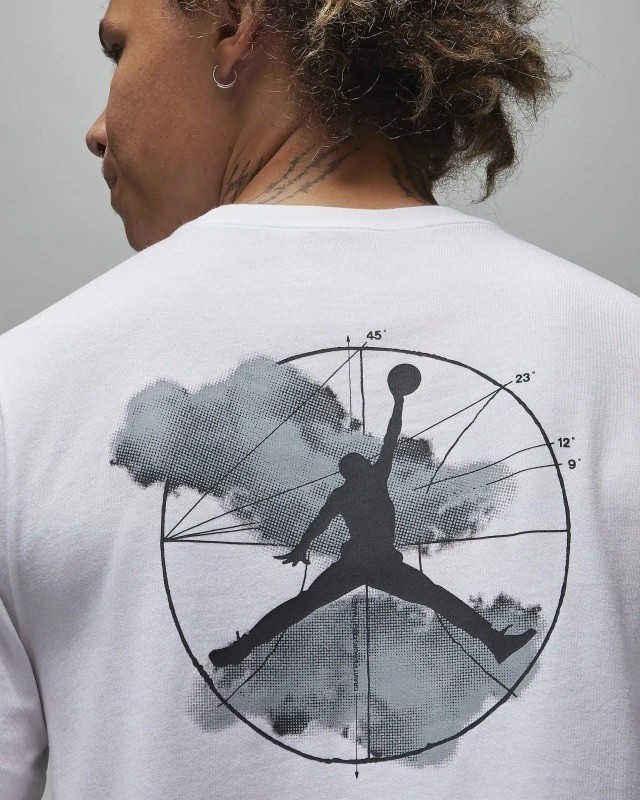 Футболка Nike J Sprt Gfx Ss Crew FD7001-100 в Екатеринбурге  в Екатеринбурге 