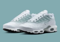 Кроссовки Nike W AIR MAX PLUS DZ3670-100 в Екатеринбурге  в Екатеринбурге 