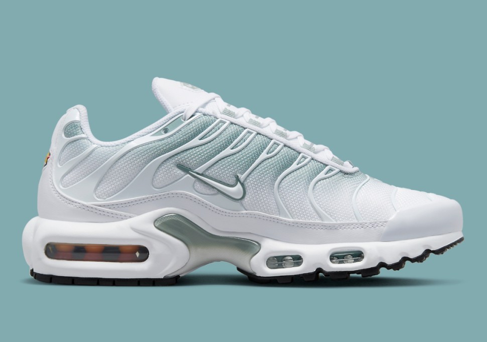 Кроссовки Nike W AIR MAX PLUS DZ3670-100 в Екатеринбурге  в Екатеринбурге 