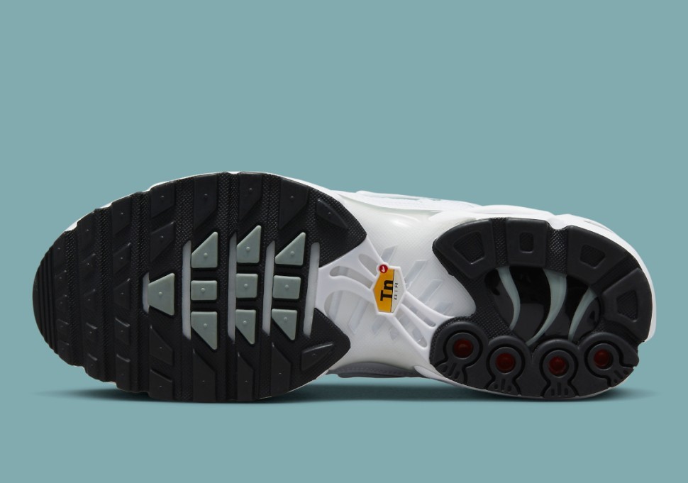 Кроссовки Nike W AIR MAX PLUS DZ3670-100 в Екатеринбурге  в Екатеринбурге 